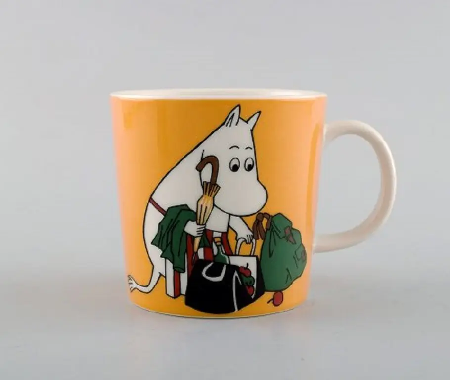 Arabien, Finnland. Zwei Porzellantassen mit Mumin-Motiven. Ende