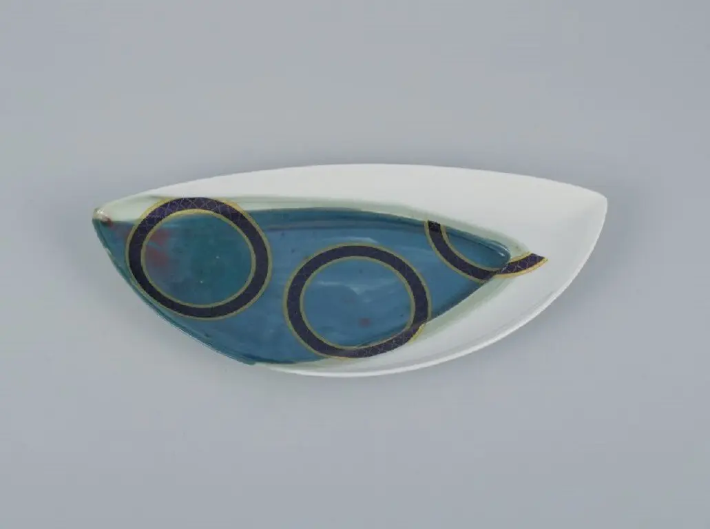 Avantgardistischer Stil von französischem Designer: Zwei außergewöhnliche Teller