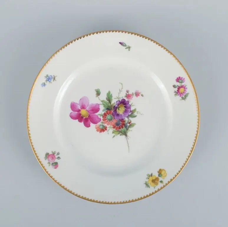 B&G, Bing & Grondahl Sächsische Blume. Vier Teller für den Tisch mit Blumenmotiven