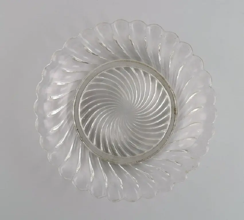 Baccarat, Frankreich. Runde Art Deco Schüssel / Schale aus klarem Glas