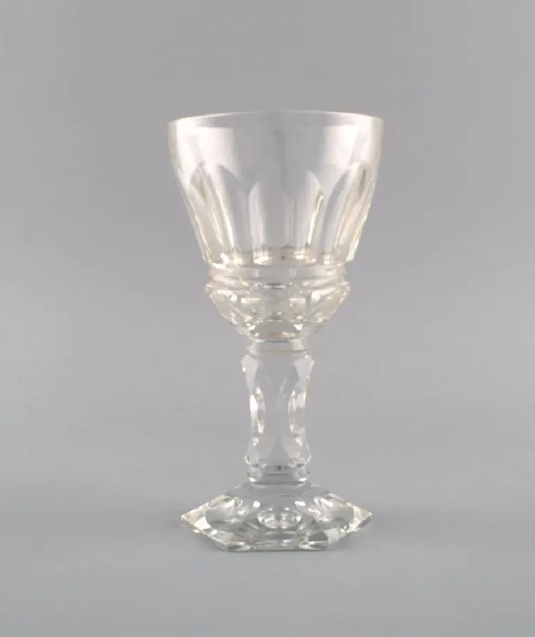 Baccarat, Frankreich. Sechs Art Deco Rotweingläser aus klarem Kristallglas