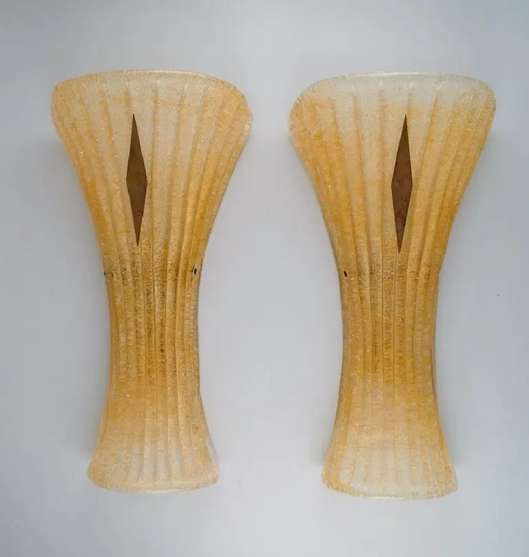 Barovier und Toso, Venedig: Paar von großflächigen Wandlampen mit geriffeltem Design