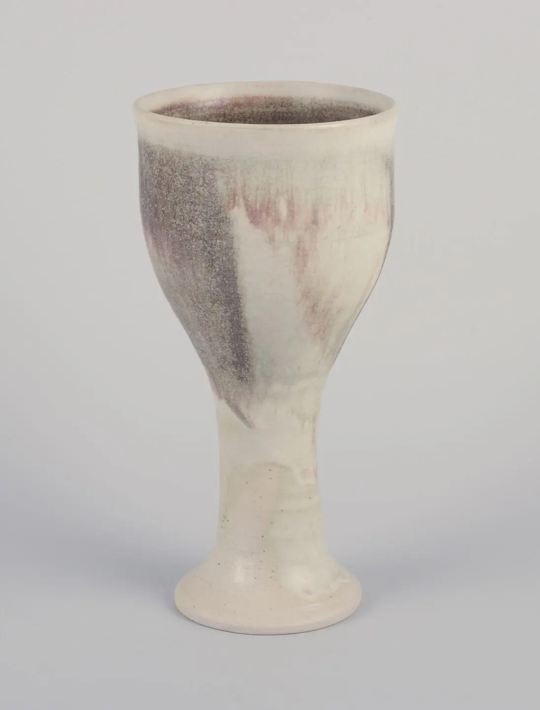 Einzigartige Keramiktasse vom schwedischen Keramiker. Sandfarbene Lasur. Ende