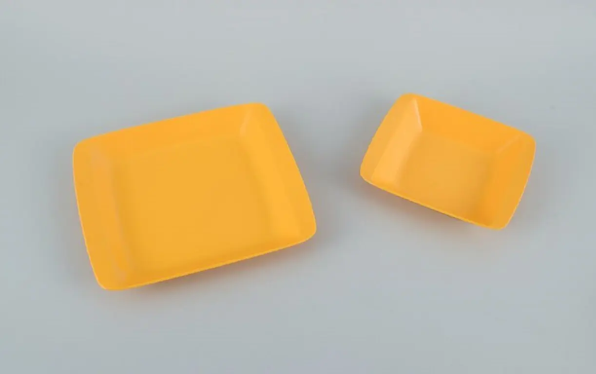 Fiskars Finnland: 12 Retro-Teller aus gelbem Melamin - Modell 'Fiskamin'