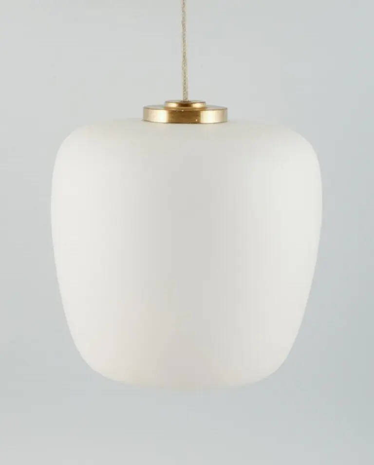 Fog & Mørup Anhänger aus satiniertem Opalglas mit Messingrahmen. Zentrum