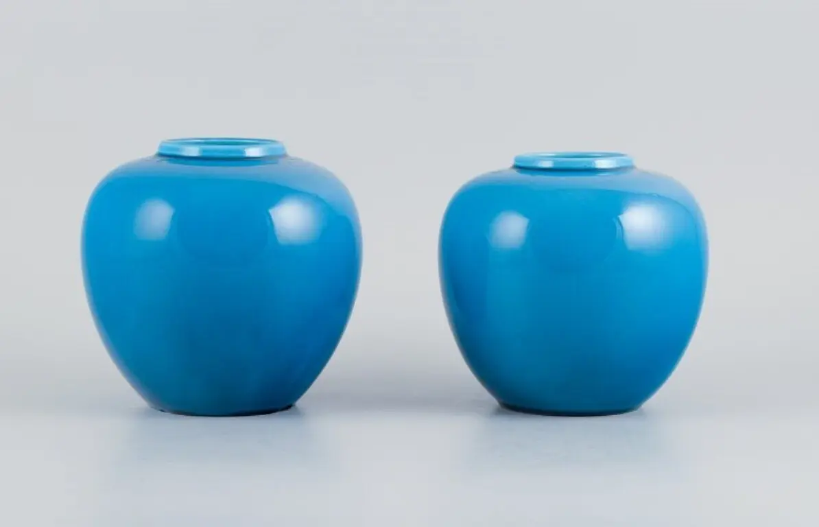 Französische Keramiker: Paar türkiser Keramikvasen