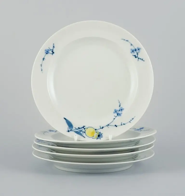 Fünf Porzellanteller von Johannes Hedegaard für Royal Copenhagen, Modell Rimmon