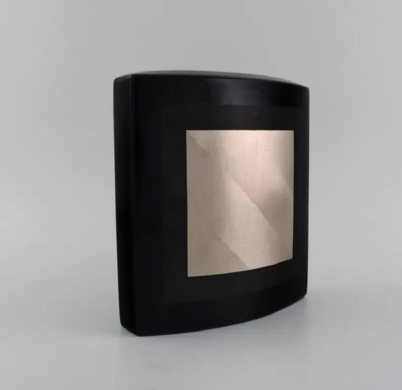 H. Dresler für Rosenthal. Großes Porzellangefäß mit Silberverzierungen