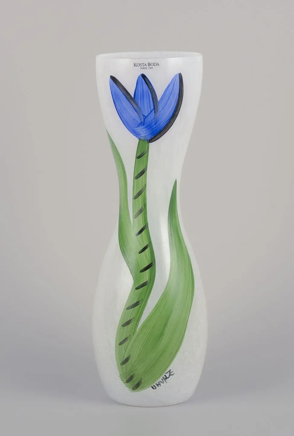 Hohe und schlanke Vase mit Blumenmuster von Ulrica Hydman Vallien für Kosta Boda
