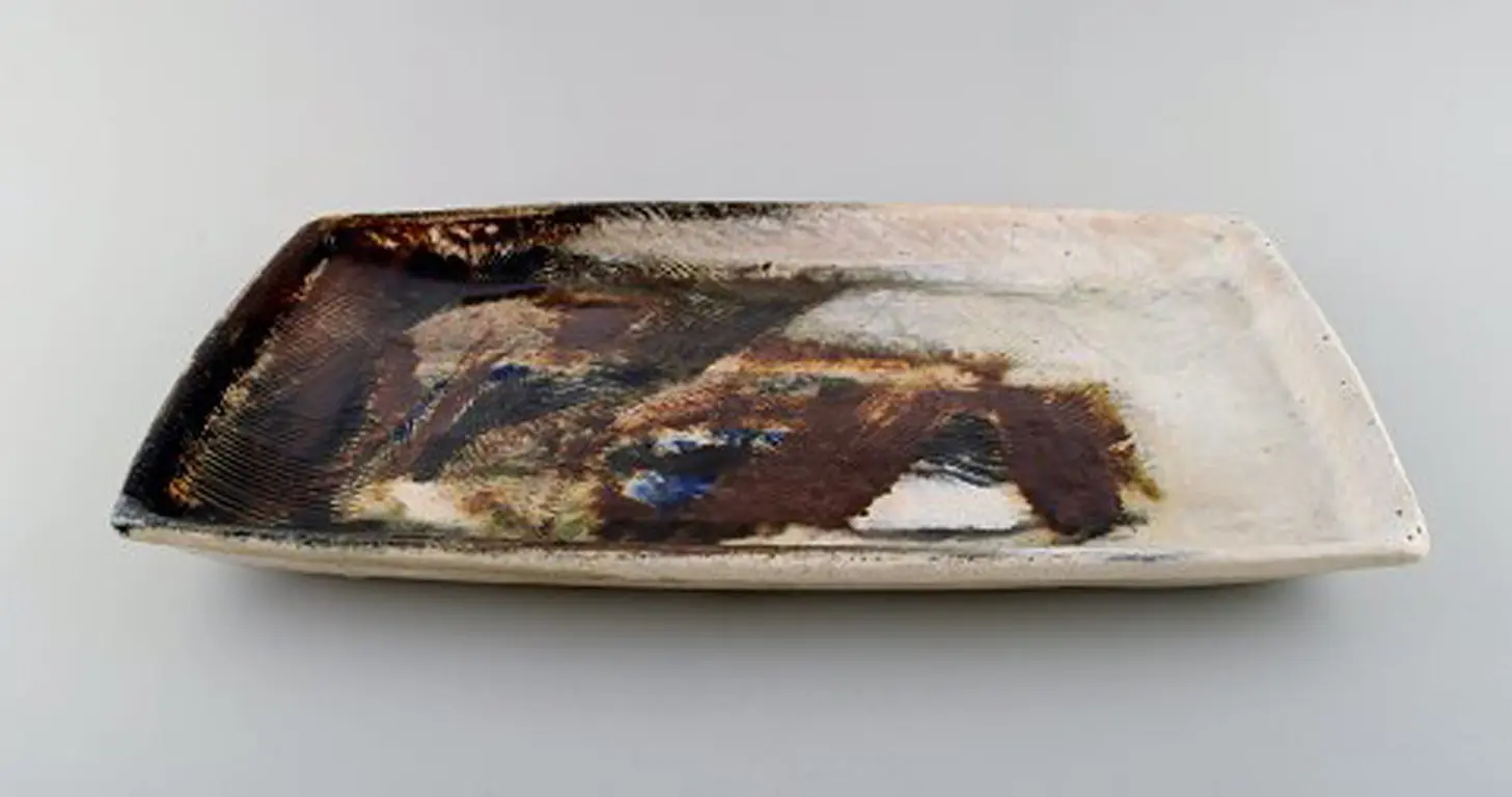 Jeppe Hagedorn-Olsen. Großes Keramikteller mit abstraktem Design