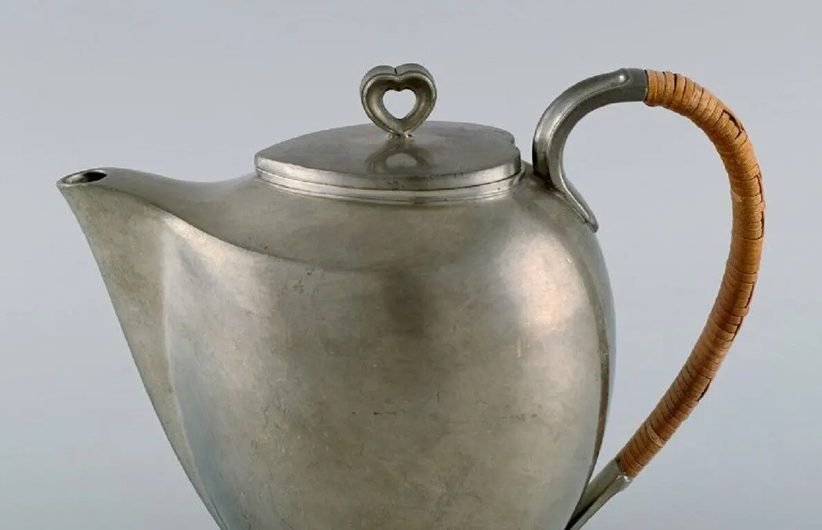 Just Andersen (1884-1943), Dänemark. Art Deco Kaffeekanne mit Weidengriff