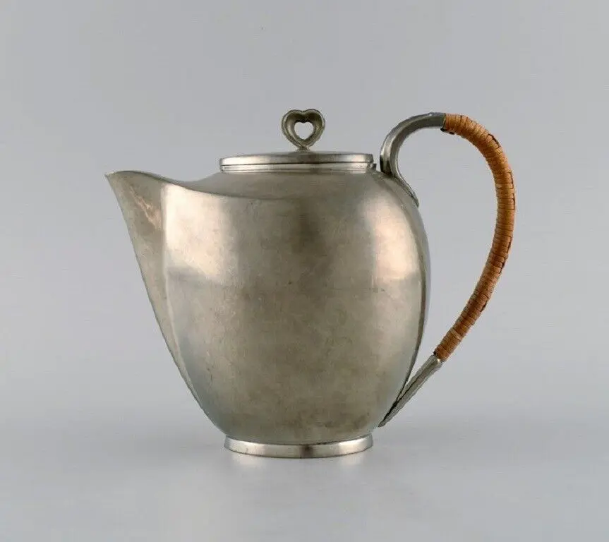 Just Andersen (1884-1943), Dänemark. Art Deco Kaffeekanne mit Weidengriff