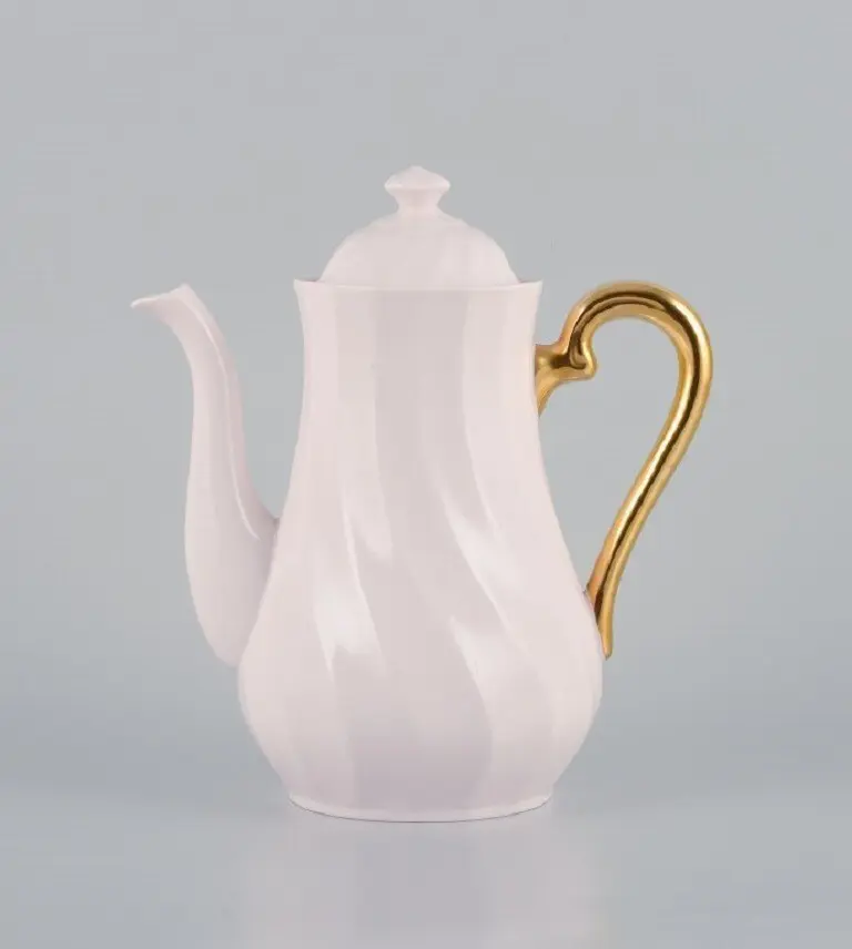 Kaffeeservice aus rosa Porzellan mit Goldverzierungen im toskanischen Stil, England