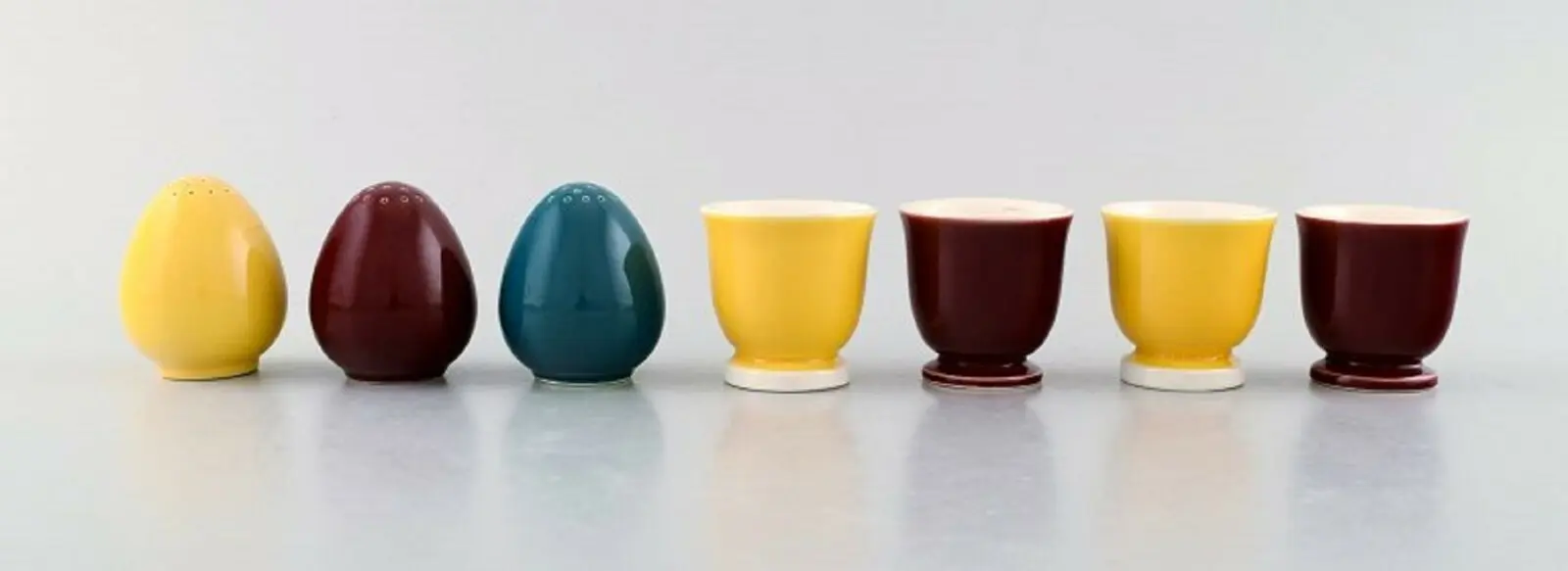 Konfetti Royal Copenhagen / Aluminium Fayence. Drei Salzstreuer und vier