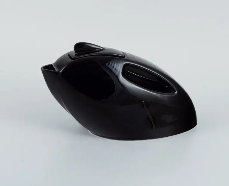 Porzellan Teekanne in Schwarz vom Designer aus dem späten 19. Jahrhundert