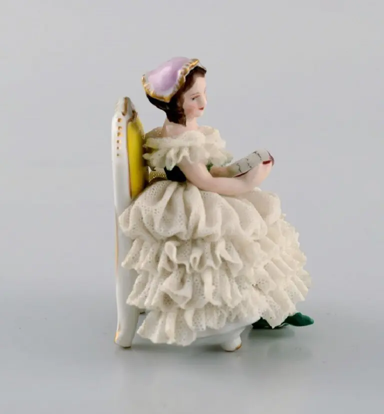 Porzellanfigur einer lesenden Frau aus Volkstedt, Rudolstadt, Deutschland