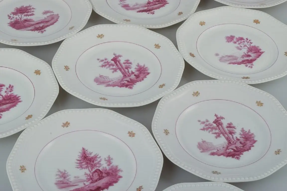 Rosenthal, Set von zehn handbemalten Tellern in Lila mit Landschaftsmotiven