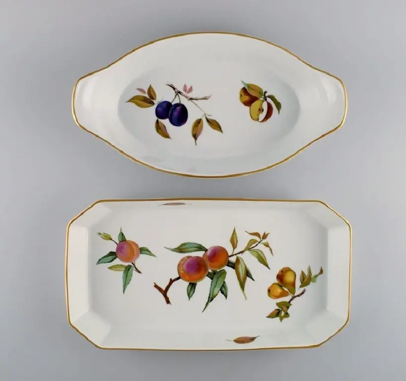 Royal Worcester, England: Zwei Servierschalen aus Porzellan im Evesham-Design