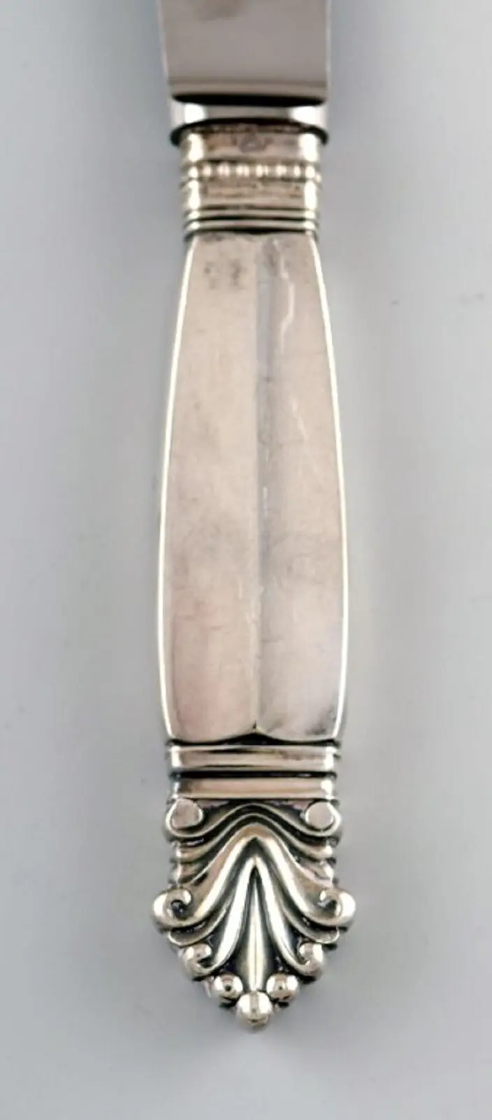 „Sechs Tafelmesser aus Sterling Silber mit kurzem Griff von Georg Jensen Akanthus“