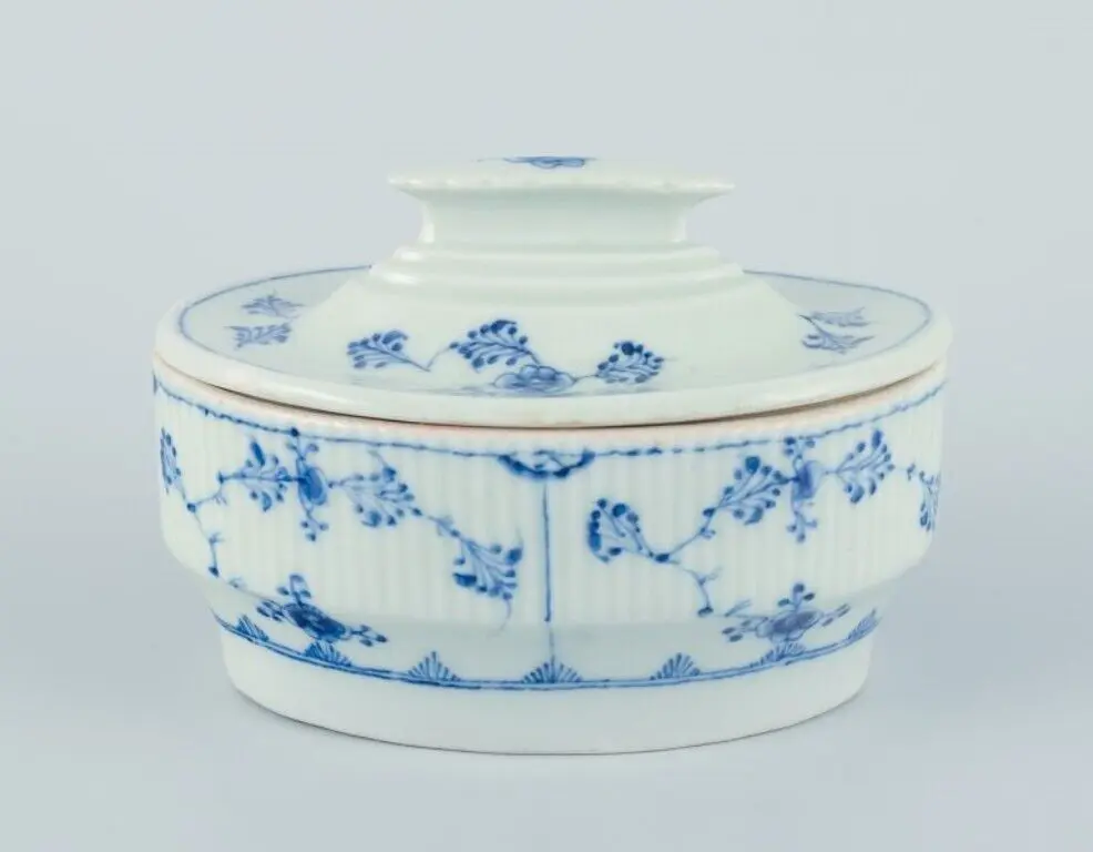 Antike Butterschale in Blau mit geriffeltem Design von Königliches Kopenhagen, circa 1820