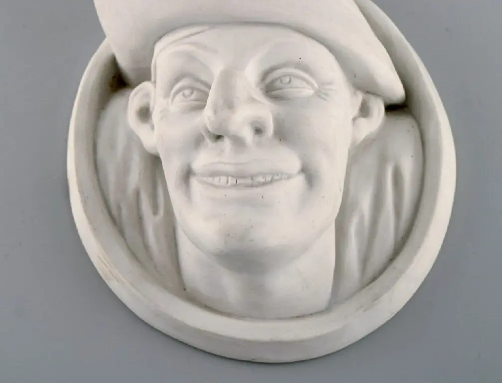 Antikes Wandrelief 'Pierrot' von Christian Joachim (1870-1943) für Royal Copenhagen