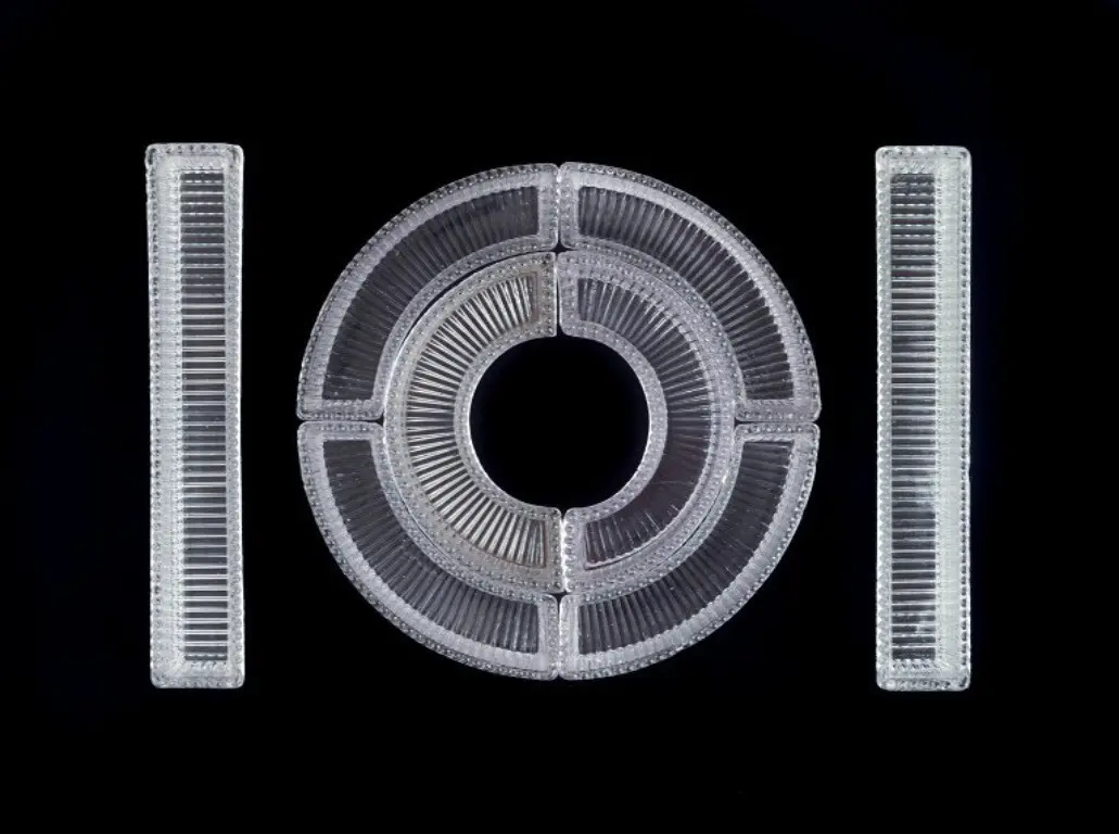 Baccarat, Frankreich. 'Surtout de Table' Set mit acht