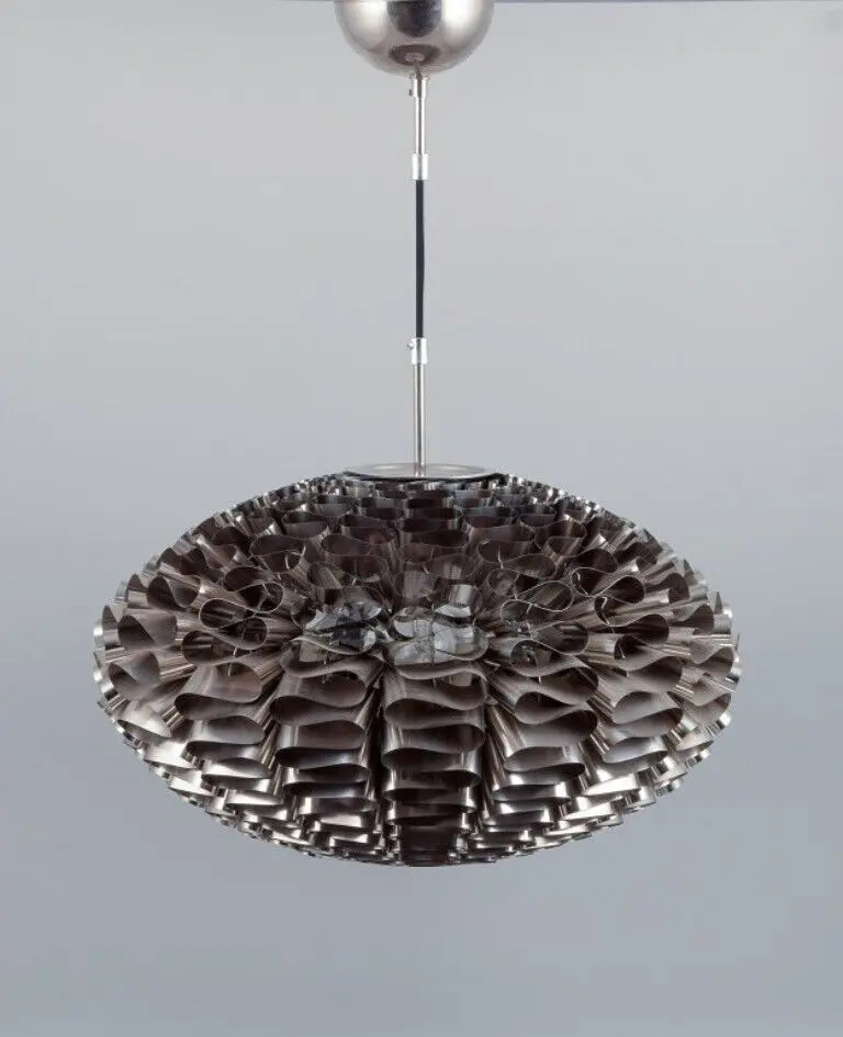 Britt Kornum für Normann Copenhagen. Edelstahl-Deckenleuchte