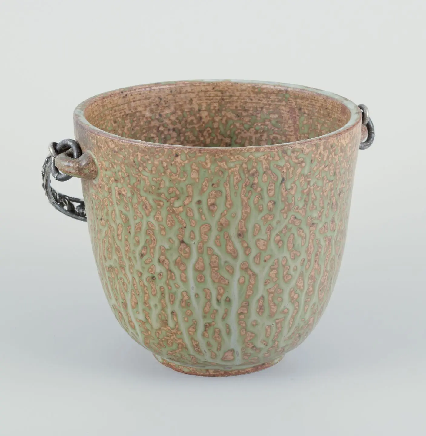 Großer Keramik-Eiskühler mit 830er Silbergriff von Arne Bang und Aage Weimar