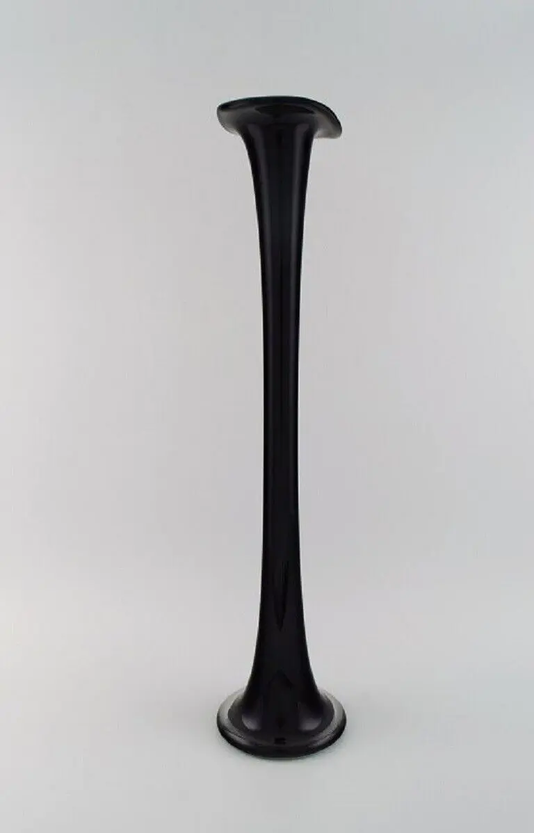 Großzügige Murano Bodenvase aus schwarzem, mundgeblasenem Kunstglas. Italienisches Design aus den 1980er Jahren