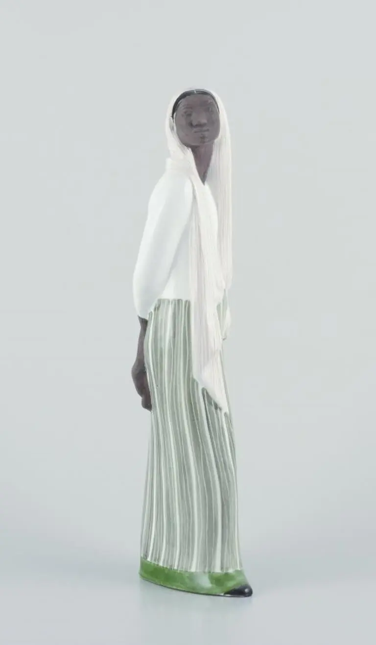 „Keramikfigur einer Indonesierin von Mari Simmulson für Upsala-Ekeby.“