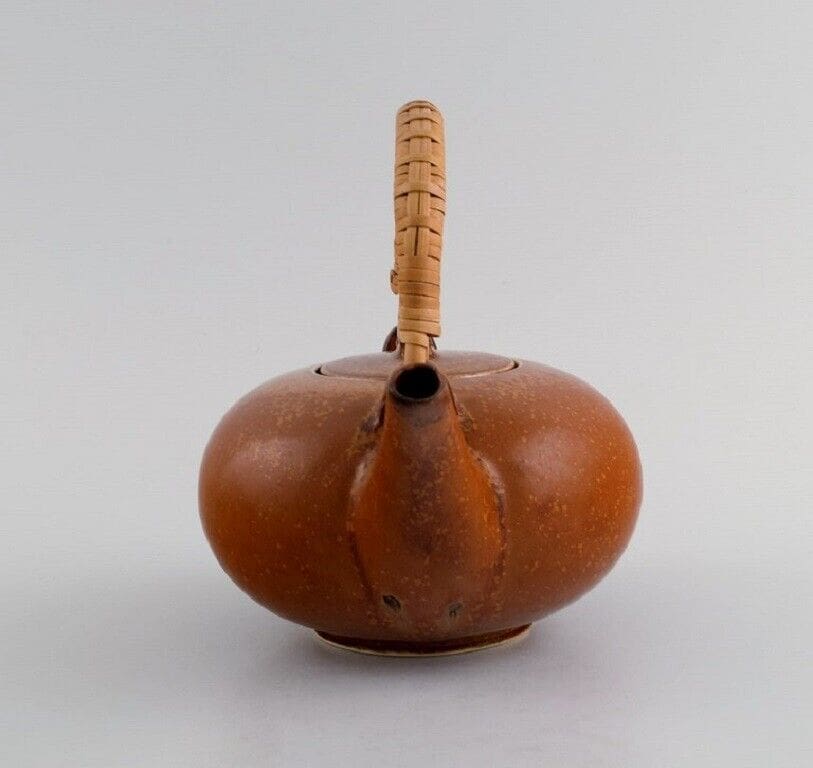 Glasierte Steinzeug-Teekanne mit Weidengriff von Eva Stæhr-Nielsen für Saxbo